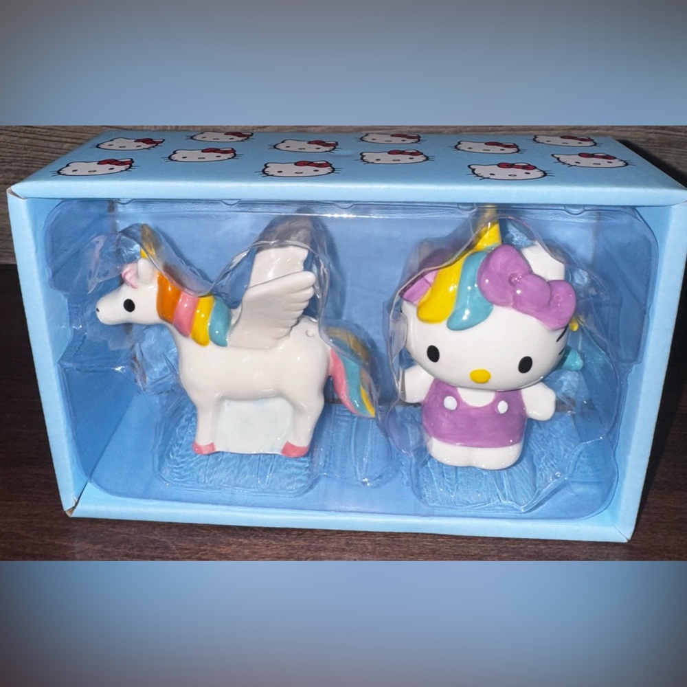 Hello Kitty Unicorn 🦄 Ceramic Salt & Pepper Shaker Set - NEW